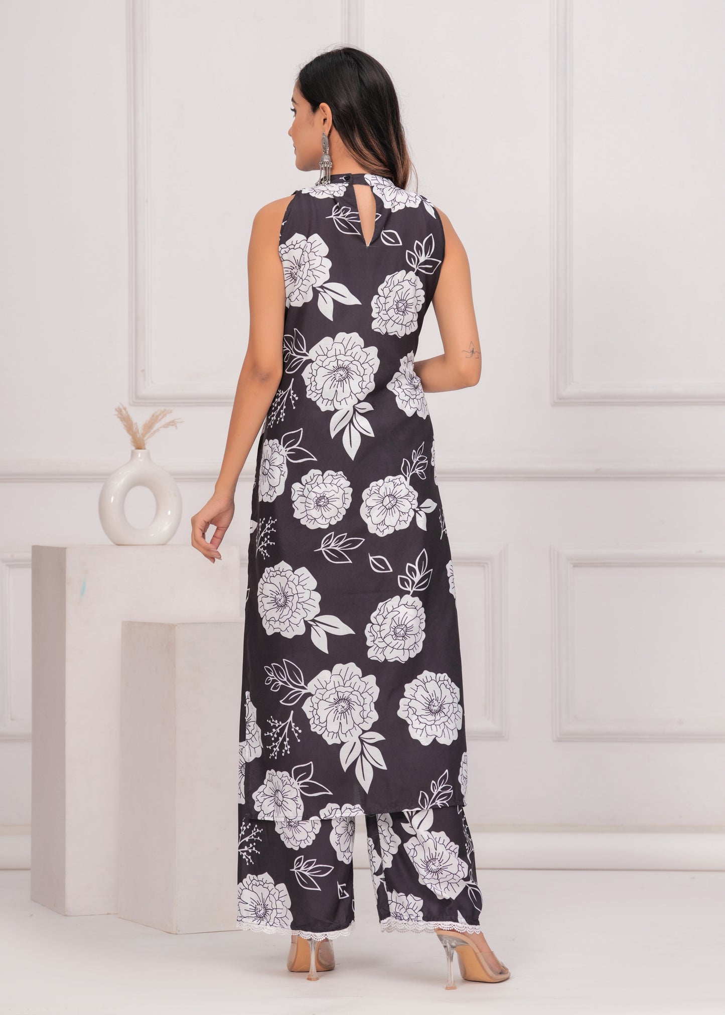 Elegant Black Floral Printed Sleeveless Kurta Palazzo Set