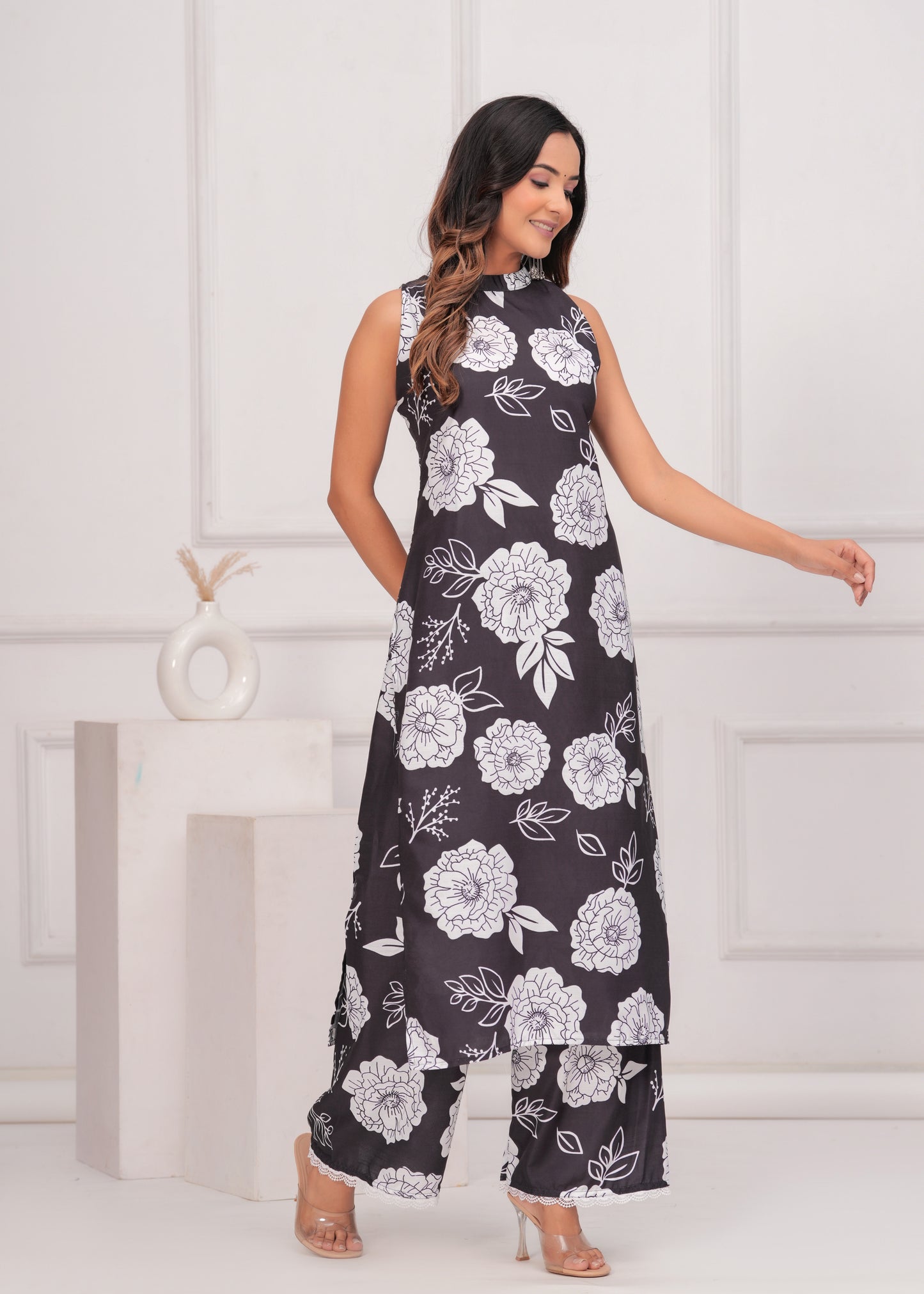 Elegant Black Floral Printed Sleeveless Kurta Palazzo Set